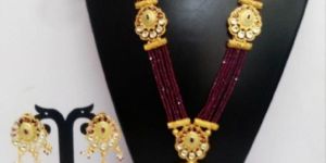 Kundan Neckpiece Set