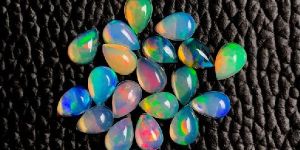 Pear Shaped Ethiopian Opal Gemstonen