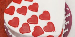 Yummy Vanilla Heart Shape Cake