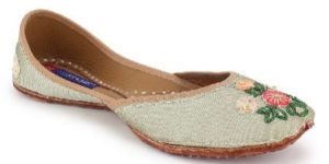 MSC ETHNIC HAND EMBROIDERED JUTIS FOR WOMEN