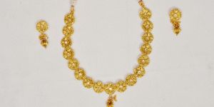 Tradtitonal Floral Design Necklace Set