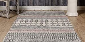 Traditional Floor Rug