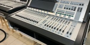 Soundcraft vi1 32 Channel Mixing Console