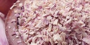 Dehydrated Pink Onion Chopped