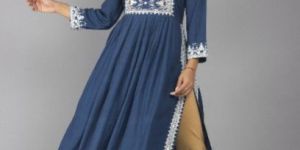 Women Rayon Pleated Kurta
