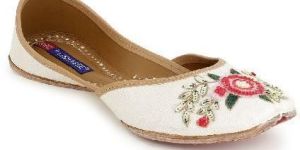 White Punjabi Jutti