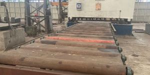 SHEARING MACHINE WITH CONVEYOR