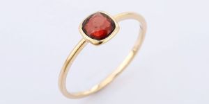 Solitaire Garnet 14K Yellow Gold Ring