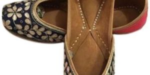 Thread Embroidered Jutti