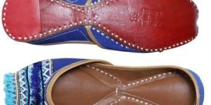 Thread Work Punjabi Jutti