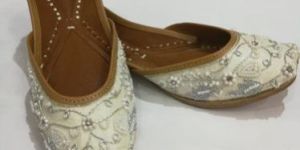 White Embroidered Jutti