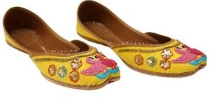 Yellow Punjabi Jutti