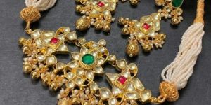 Kundan Choker
