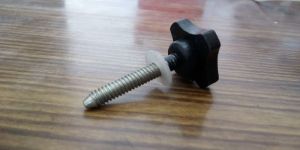 Screw Knobs