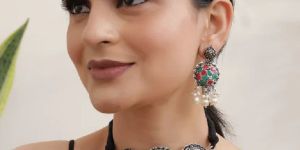 Rhinestones Embedded Choker Necklace Set