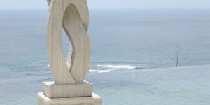 WHITE MARBLE STONE HUMAN COUPLE BODY HOTEL BEACH SCULPTURE