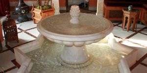 WHITE POLISHED MARBLE WATER FOUNTAIN