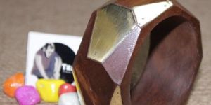 Zigzag Pattern Wooden Bangle With Brass Strip Antique Brass & wood Bangles From Tradnary