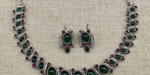 Tayaani Necklace Set