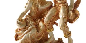 Romantic Love Couple Statue