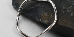 Silver Wavy Curve Circle Squiggle Ring