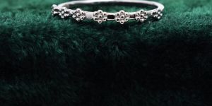 Tiny Flower Classy Silver Band