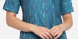 Vastraa Fusion Women's Pure Cotton Ikat Printed Kurti - (Teal)