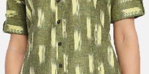 Vastraa Fusion Women's Pure Cotton Ikat Printed Kurti - (Green)