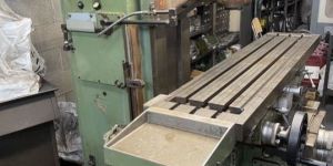 Deber Universal Milling Machine