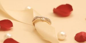 R345 Gold and Diamond Ring