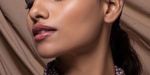 Splendid Brown Antique Necklace