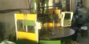Vertical Injection Moulding Machine