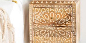 Traditional Design Solid Wood Bedside Table with 2 Drawer And Storage