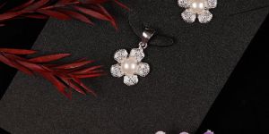 White Pearl Flower Shape Diamond Pendent Set Neckless