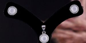 White Round Shape Pendant Set with Chain