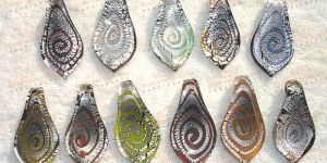 Small Nagfani Bhawars Glass Pendant