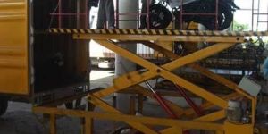 Scissor Truck Loading and Unloading Lift