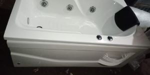 4.5 by 2.5 Jacuzzi Bathtub