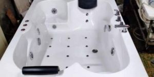 6 by 4 Feet Fully Loaded Bathtub