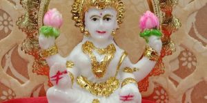 Gold Leafing Lakshmi Mata Statue