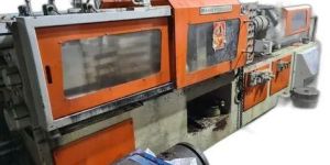 Vertical Injection Moulding Machine