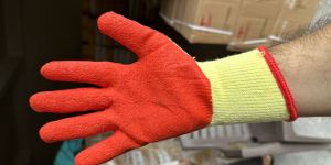 ORANGE CRINKLE LATEX COATED YELLOW POLY GLOVE