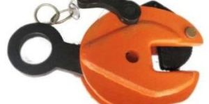 VERTICAL PLATE LIFTING CLAMP WITH REMOTE RELEASING HANDLE