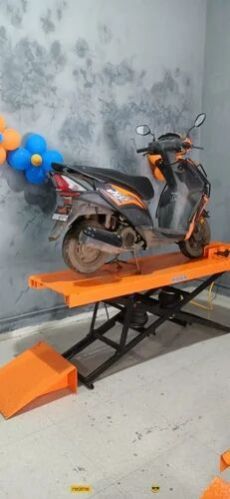 Hydraulic Two Wheeler Lift