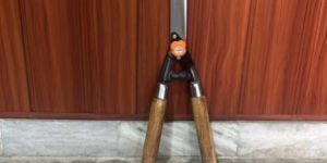Wooden Handle Garden Shear
