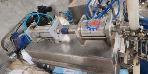 Semi Automatic Piston Type Liquid Filling Machine