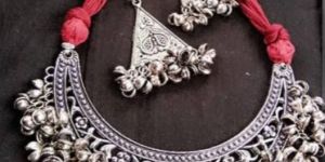 Magenta Ghungru Hasli