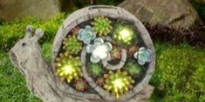 Wonderland Snail Solar Light