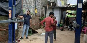 Mild Steel 4 Ton Clear Floor Hydraulic Two Post Lift