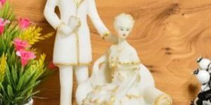 Polyresin White Sofa Couple Statue